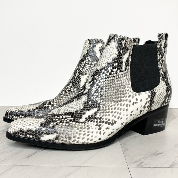 New! Blondo Emelia Snakeskin Bootie - Picture 1 of 12